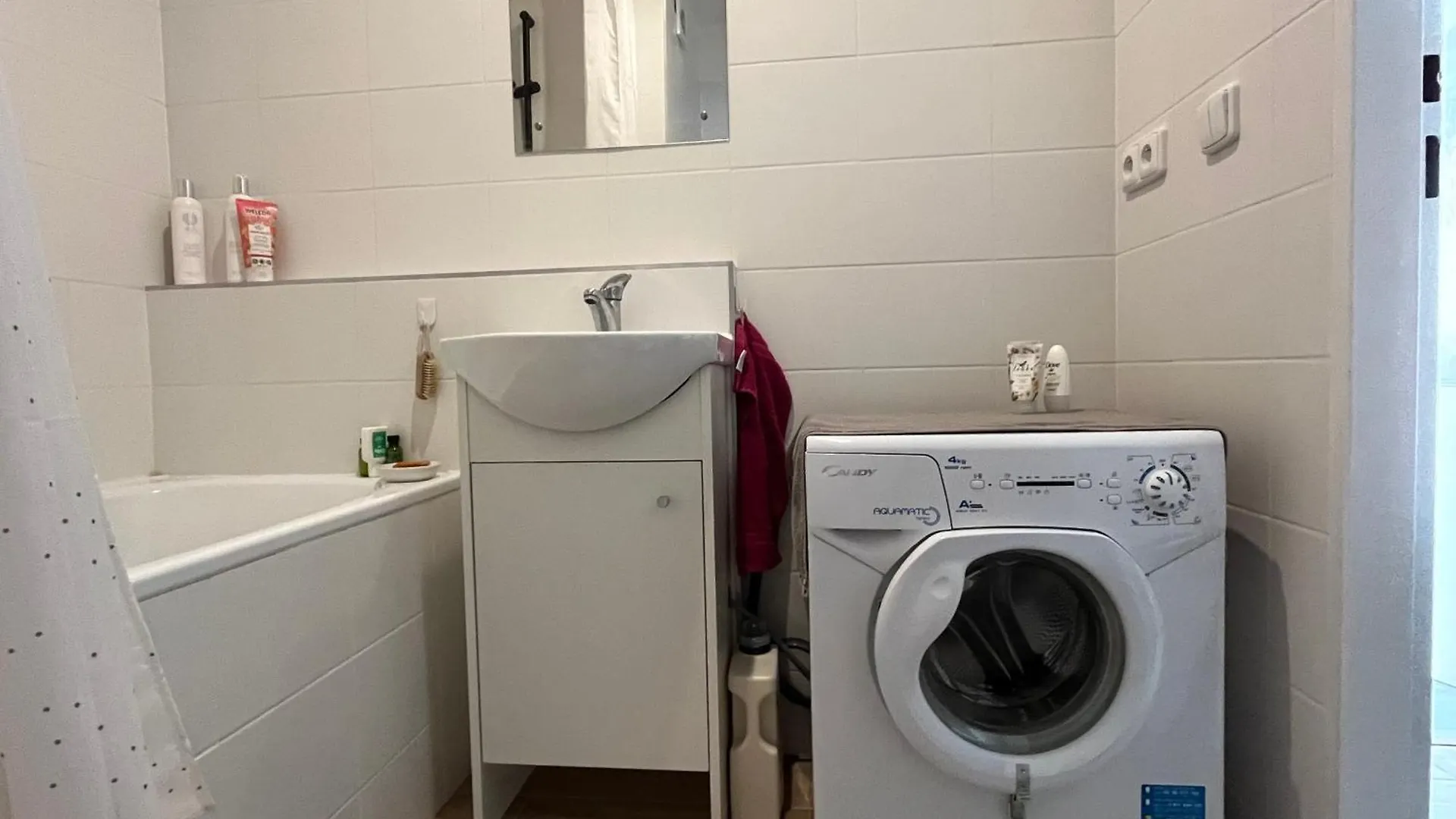 Sunny Minimalistic Flat Near Metro Opatov Apartment Prague